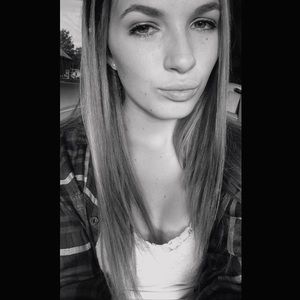 Meet your Posher, Cassandra