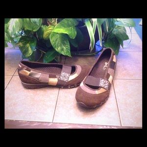 Browns & Gold sketchers shoes