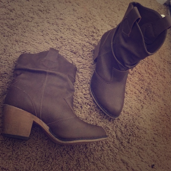 Ankle boots