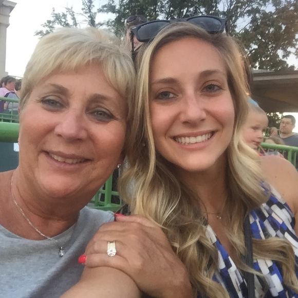 Meet your Posher, Mikaela - Picture 1 of 1