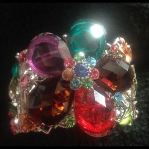 Costume fashion jewelry bracelet