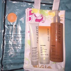 Mary Kay Satin Hands Set