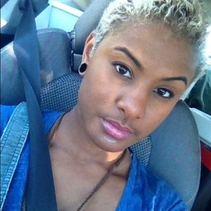 Meet your Posher, Monyette