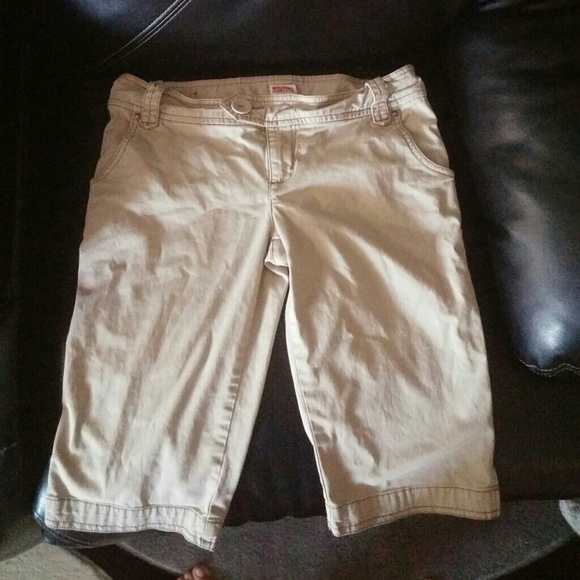 Tan shorts/boyfriend cut✂✂ - Picture 1 of 3