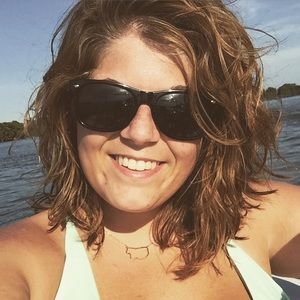 Meet your Posher, Casey