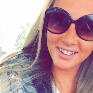 Meet your Posher, Victoria