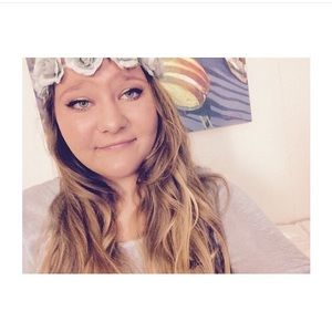 Meet your Posher, Maya