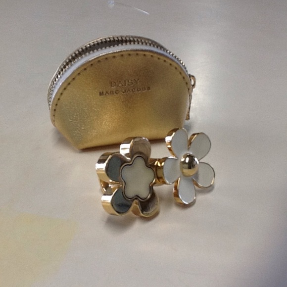 Marc Jacob chuncky daisy flower ring gold. - Picture 2 of 3