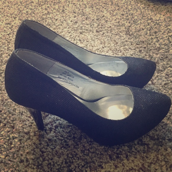 Black pumps Maurices brand