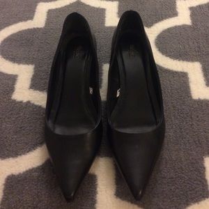 Black Pointy Toe Kitten Heels
