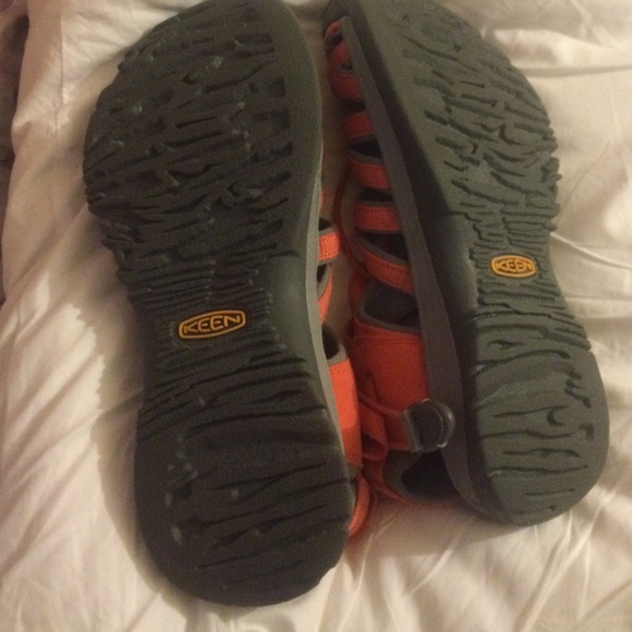 Coral waterproof keens - Picture 3 of 3