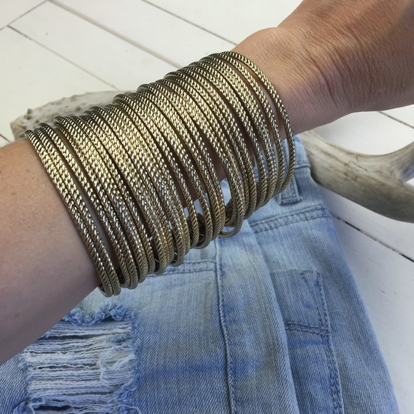Jewelry - Heavy gold statement bracelet