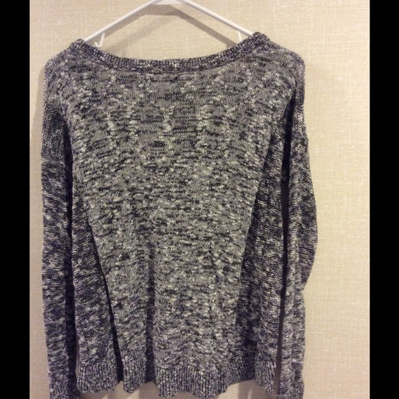 Am Eagle scoop black/white sweater size small - Picture 2 of 3