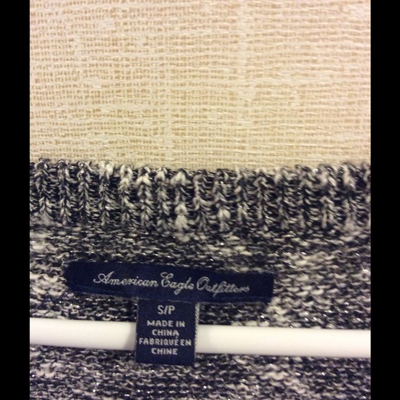 Am Eagle scoop black/white sweater size small - Picture 3 of 3