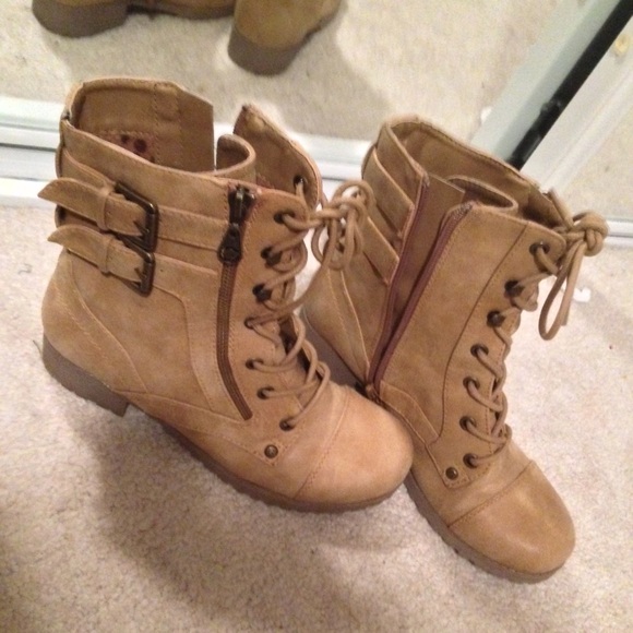 Camel Guess Combat Boots