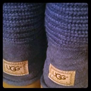 Uggs size 9.5 blue. Lots of life but used.