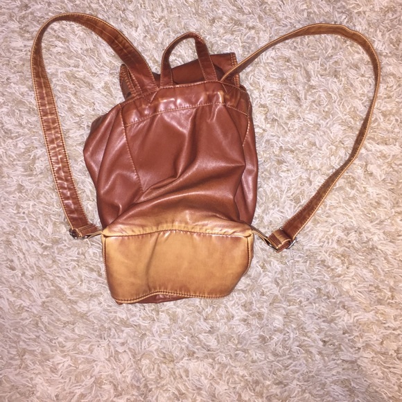 backpack - Picture 3 of 4