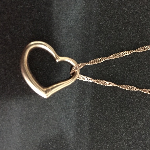 Rose gold heart pendant necklace