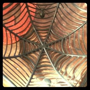 Plastic spider basket