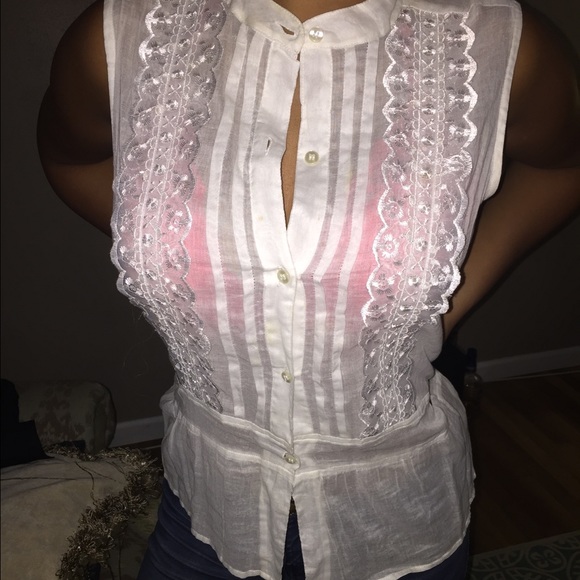 White sleeveless shirt - Picture 1 of 1