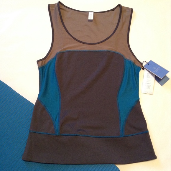 Vera Wang Tops - Simply Vera simply breathe yoga top