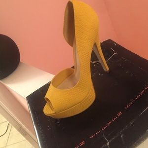 Yellow peep toe