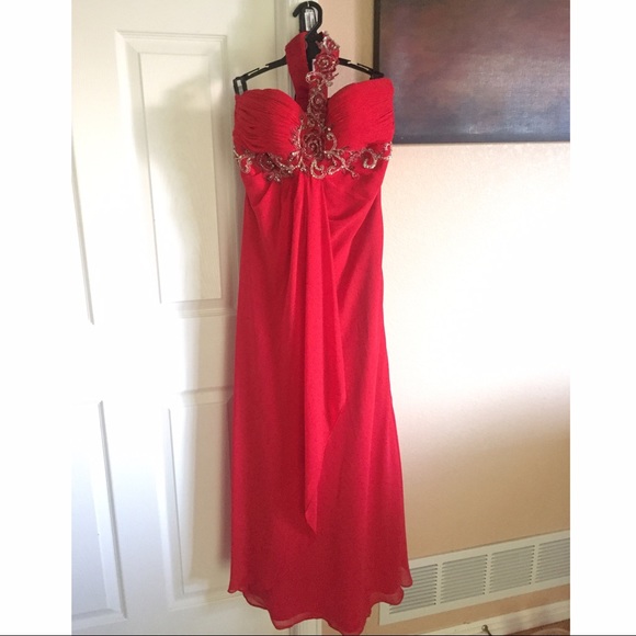 Beautiful red prom dress! ❤️