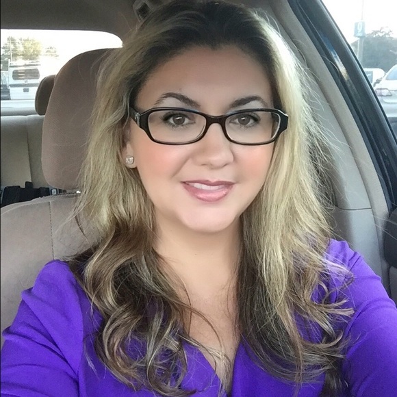 💕💕Meet your seller Laura!!!!💁🏻👠💄👜🙏🏻 - Picture 3 of 3