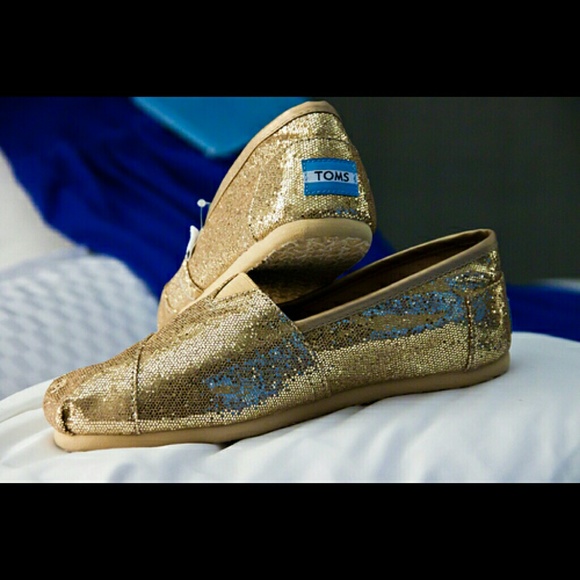 Shimmery Gold Toms - Picture 2 of 2