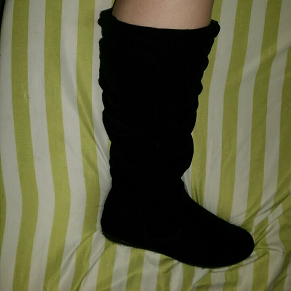 Black slouchy boots! Wide calf!
