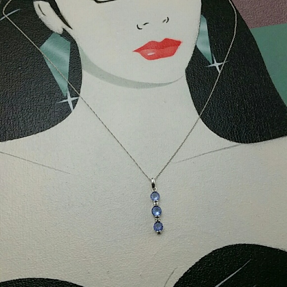 Tanzanite & diamond pendant 14k white gold