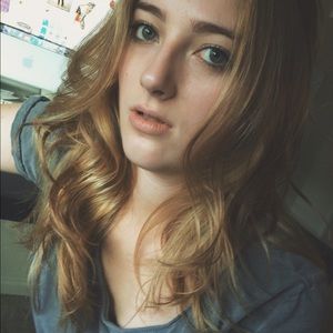 Meet your Posher, Caitlin