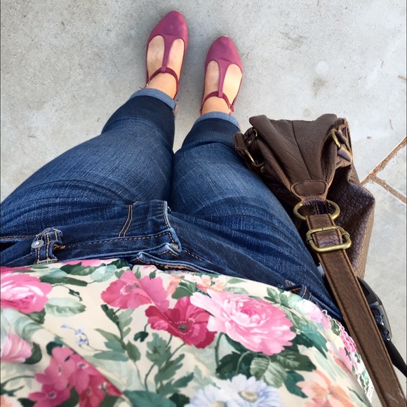 Meet your Posher! 💁🏻 - Picture 2 of 4