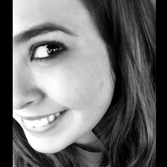 Meet your Posher! 💁🏻 - Picture 4 of 4