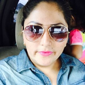 Meet your Posher, Yaneth