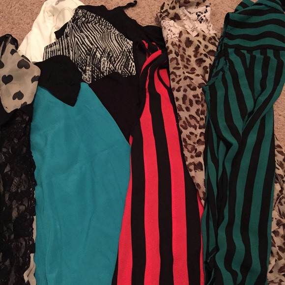 Bundle of 8 shirts😎😎😎😎