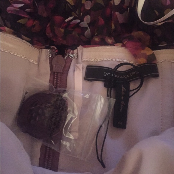 BCBGMAXAZRIA Dress multi color size 6 with belt - Picture 4 of 4