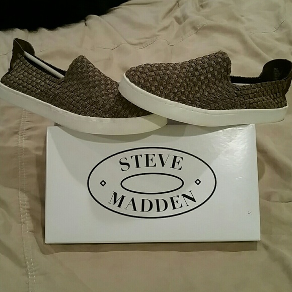 Steve Madden pull on sneakers