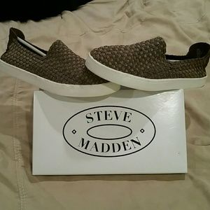 Steve Madden pull on sneakers
