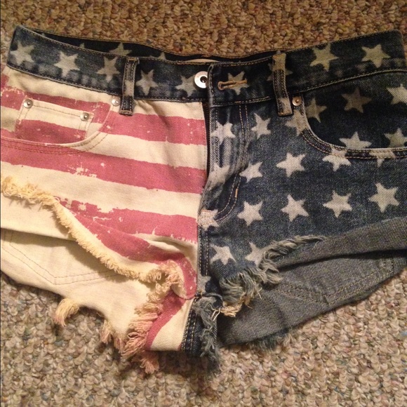 Very cute size 5 Bullhead shorts 💙