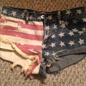 Very cute size 5 Bullhead shorts 💙