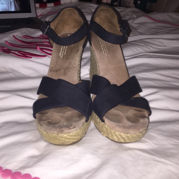 TOMS wedges