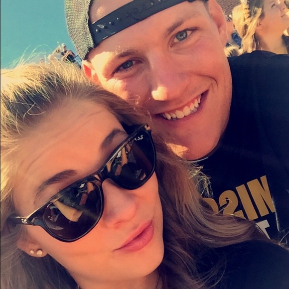 Meet your Posher, Becca - Picture 1 of 1