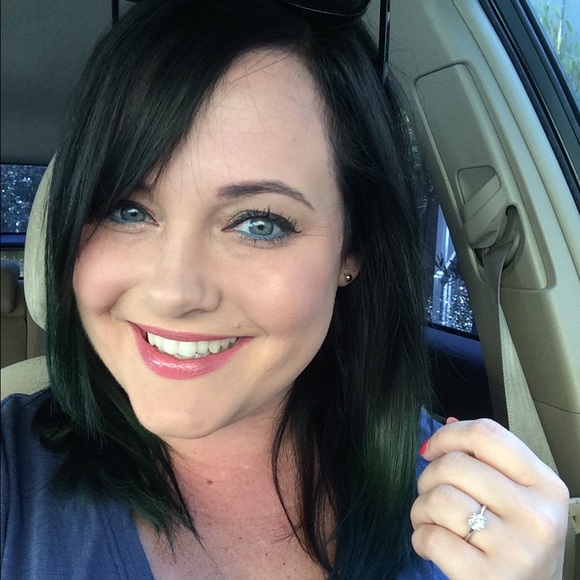 Meet your posher, Heather! - Picture 2 of 4