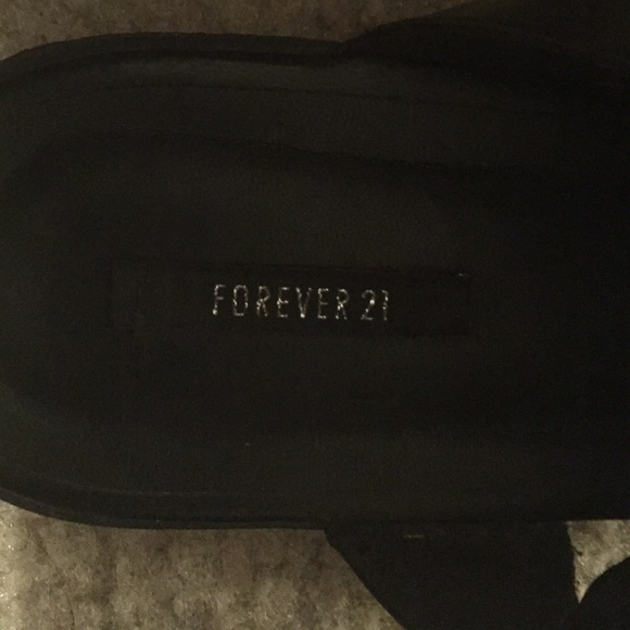 Black Minimalist Shoes - Picture 2 of 2