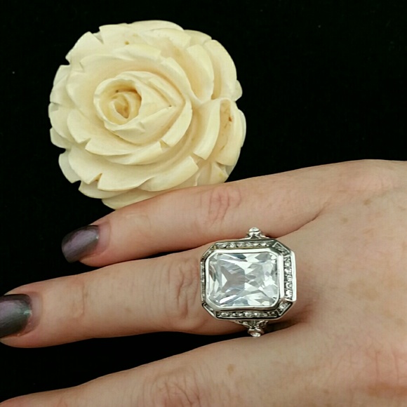 Statement cocktail ring - Picture 2 of 3