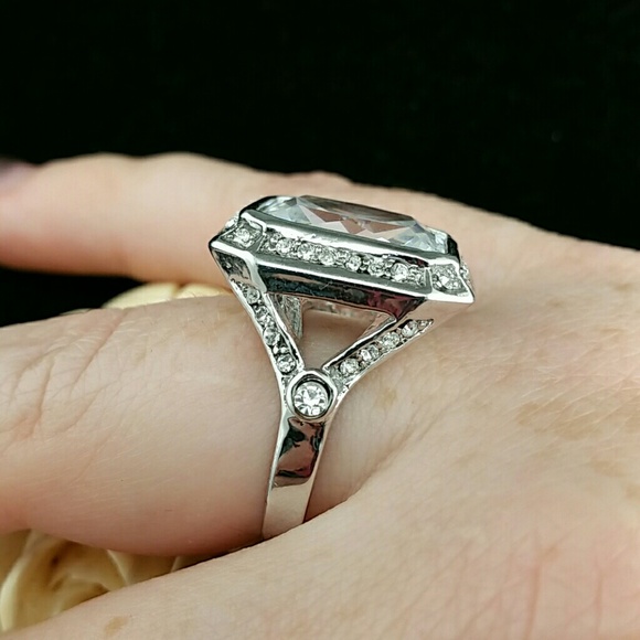 Statement cocktail ring - Picture 3 of 3