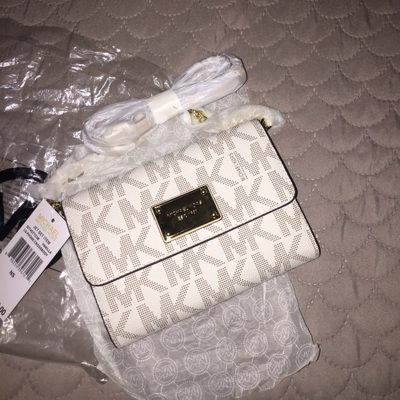 📍📍Sold Sold📍📍📍Michael Kors Crossbody - Picture 2 of 4