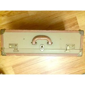 🎉 Vintage Bottega Veneta suitcase