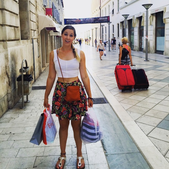 Meet your Posher, Megan - Picture 3 of 4